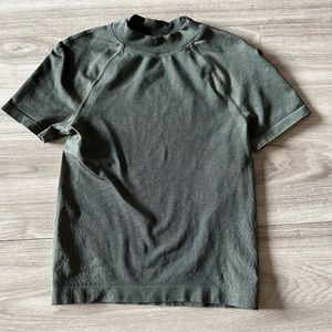 Lululemon Seamless Training Short Sleeve Shirt